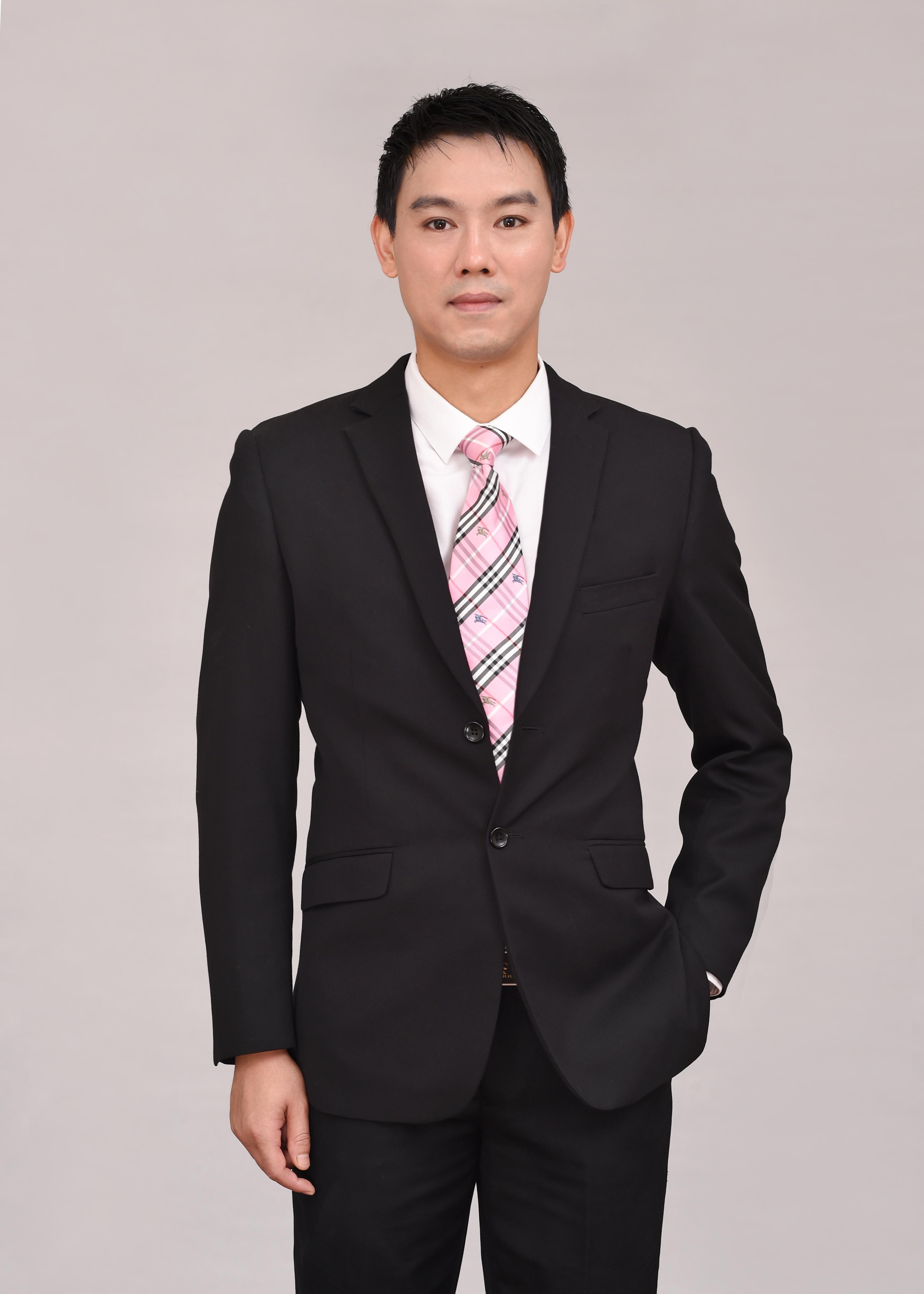邓梅 品牌视觉系统总监